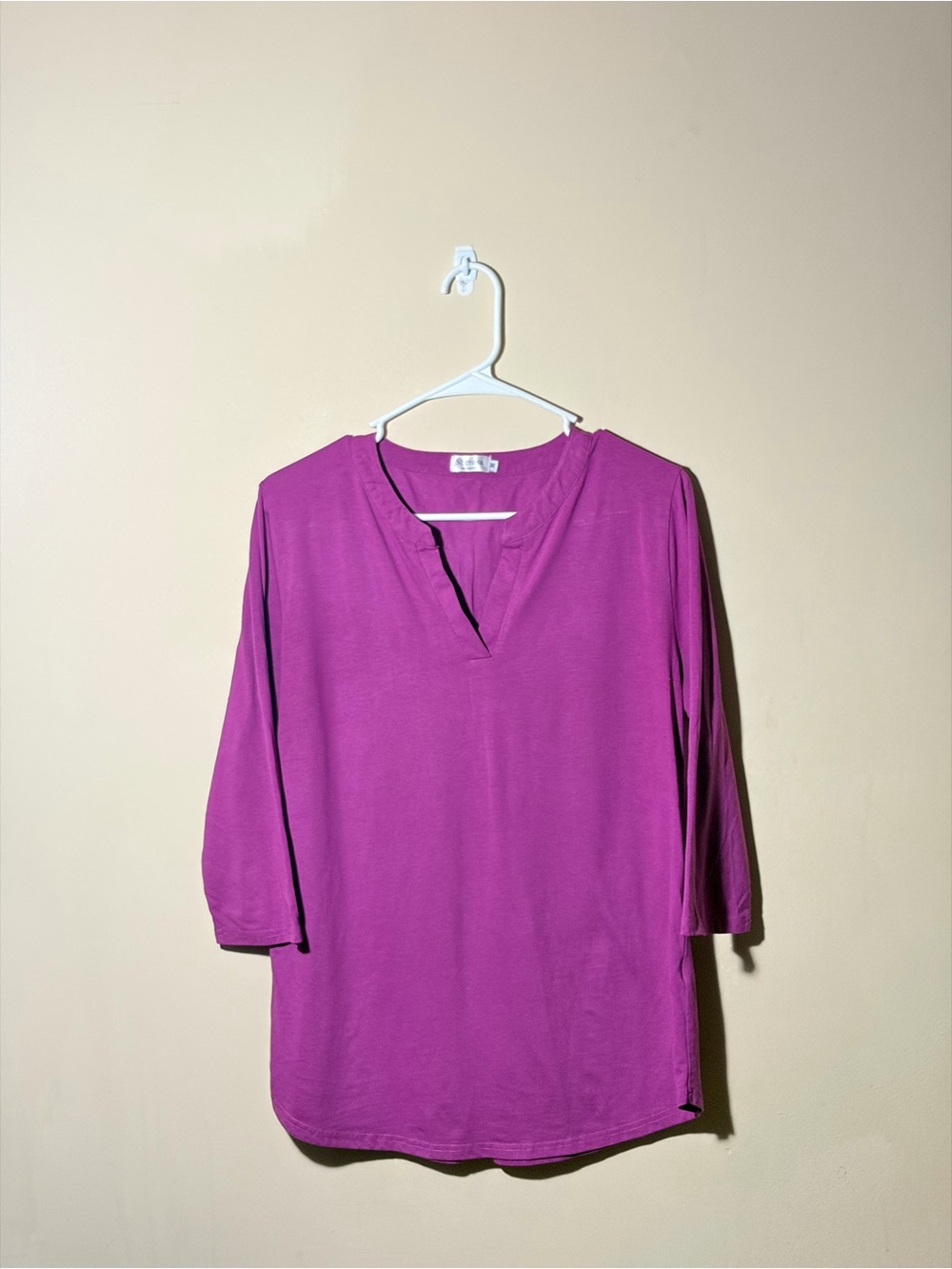 Sherosa Size Medium Women's V-Neck Tunic Top in Vibrant Fuchsia